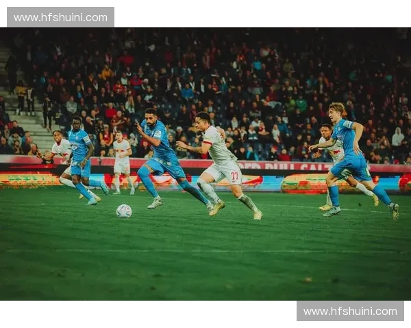 今晚上精彩足球对决：强强对话谁能笑到最后，激情碰撞引爆全场！